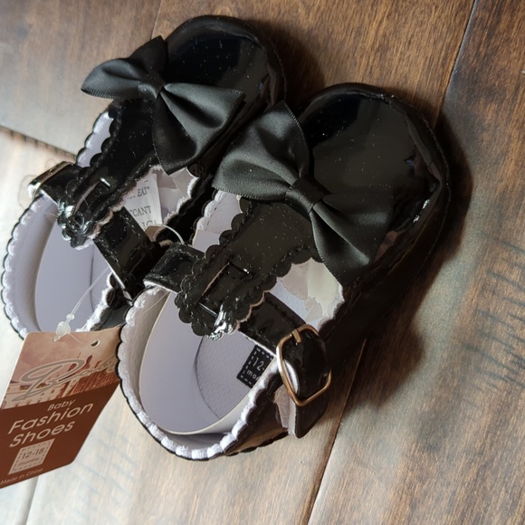 Black Shiny (like patent leather) Baby dress shoes - Picture 6 of 8